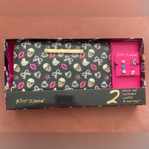 New! BETSEY JOHNSON Black Skull Lips Kitty Theme Wristlet Wallet & Earrings set